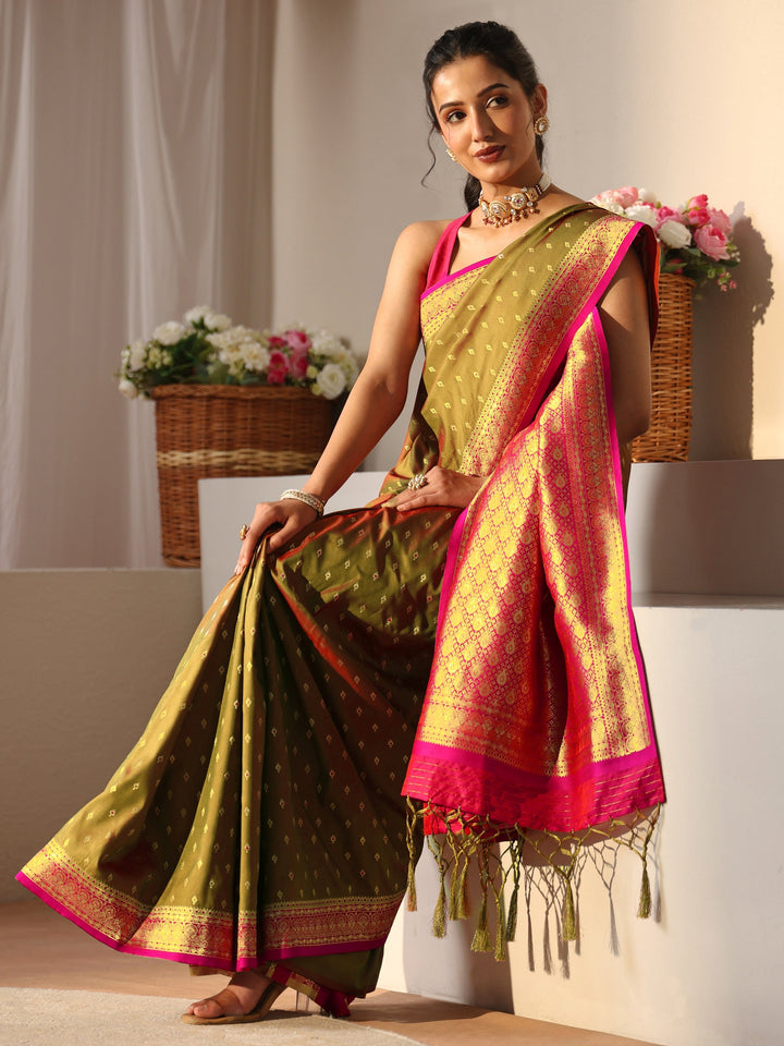 Green Ethnic Motif Self Design Silk Blend Saree