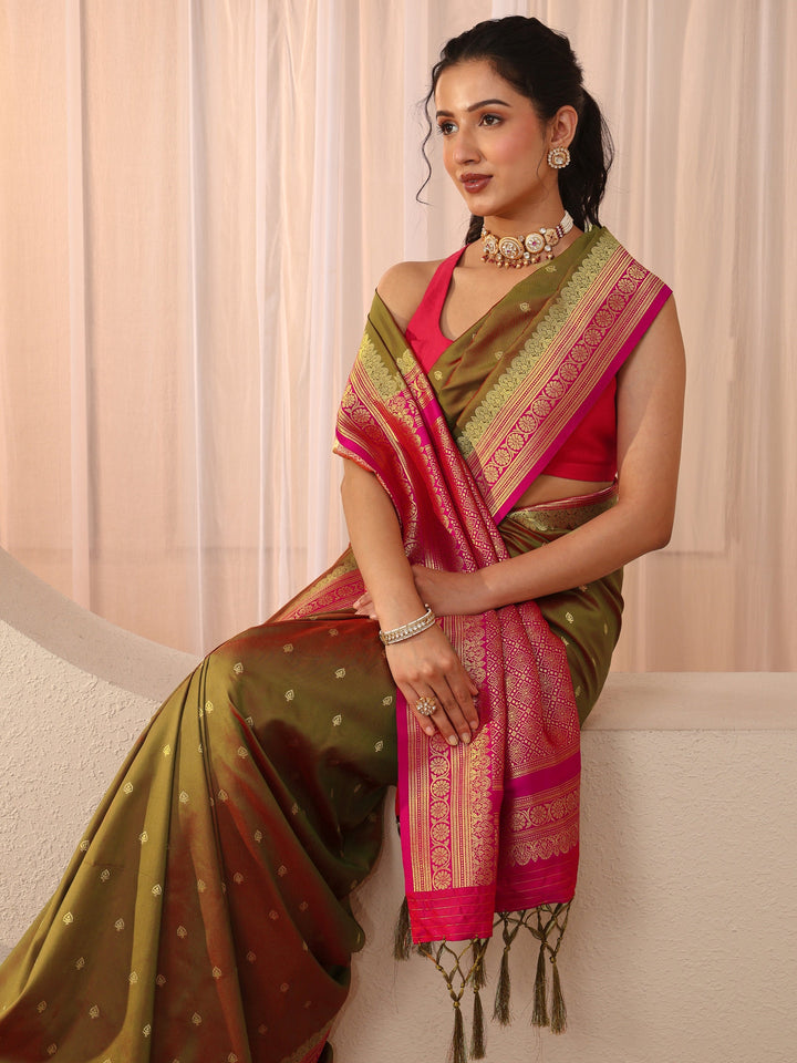 Green Ethnic Motif Self Design Silk Blend Saree