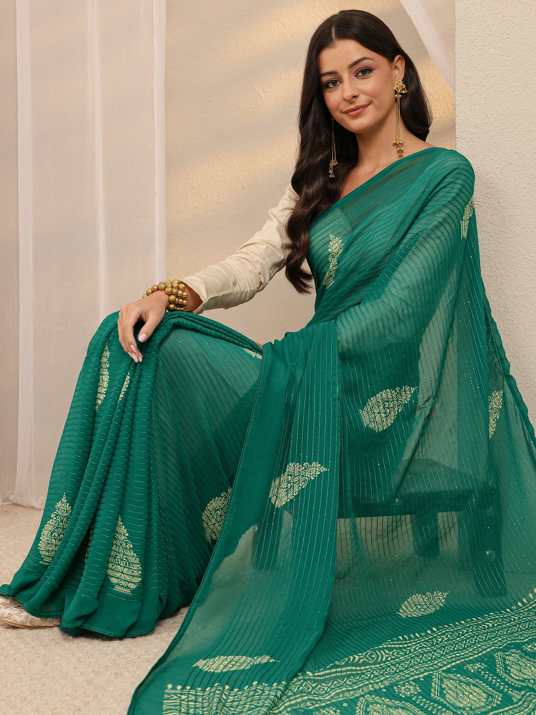 Green Ethnic Motif Silk Blend Saree 
With Unstitched Blouse Piece