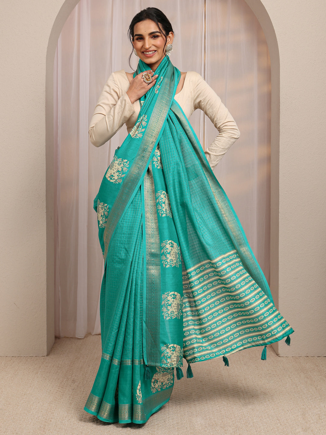 Green Ethnic Motif Woven Design Silk Blend Saree With Unstitched Blouse Piece