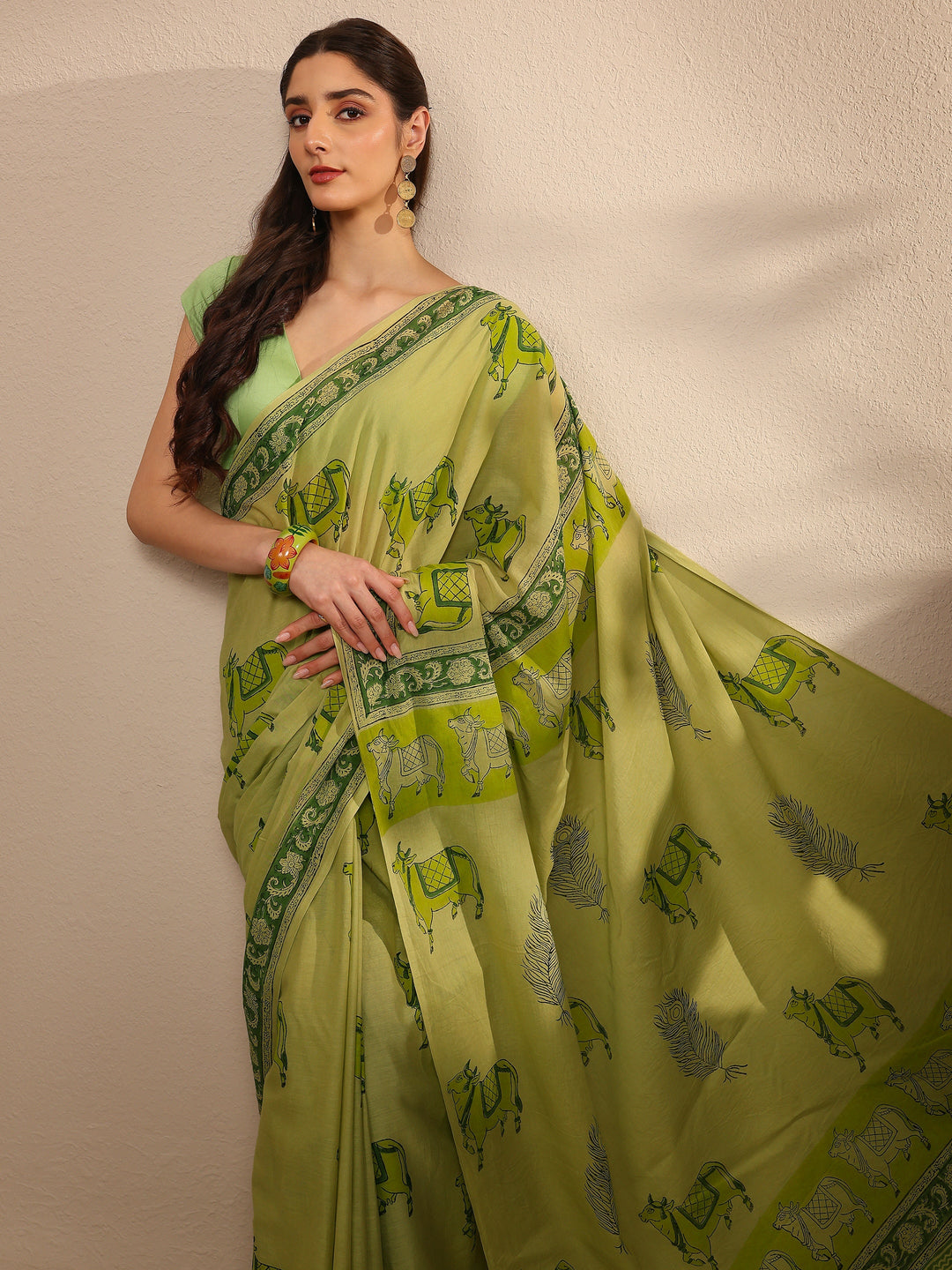 Green Ethnic Motifs Printed Cotton Blend Saree With Unstitched Blouse Piece