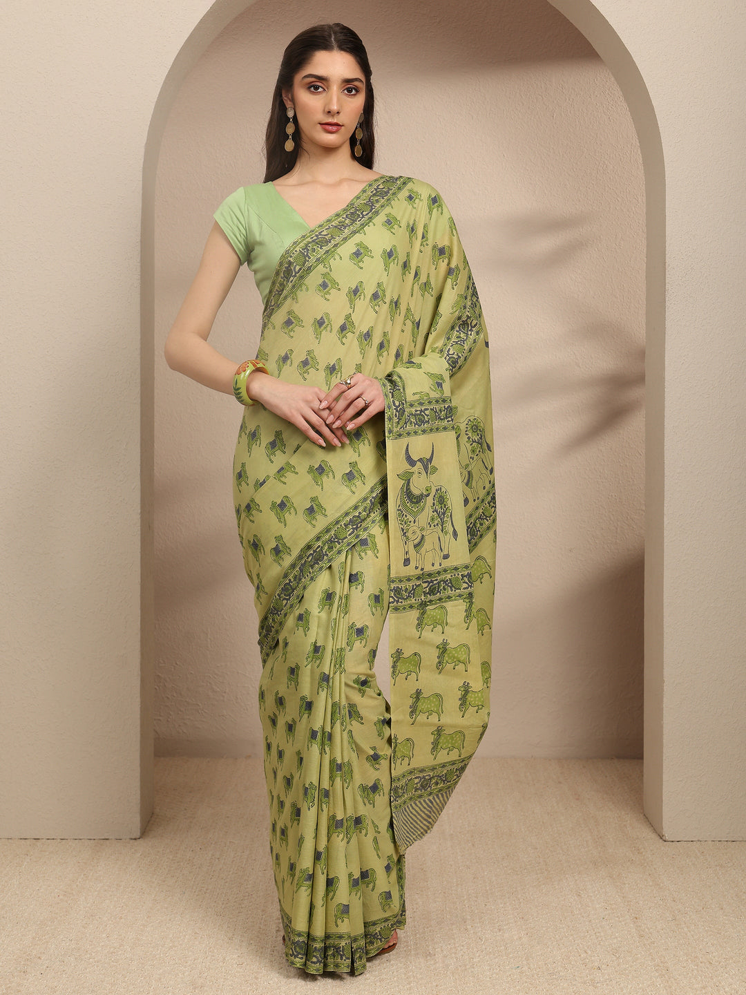 Green Ethnic Motifs Printed Cotton Blend Saree With Unstitched Blouse Piece