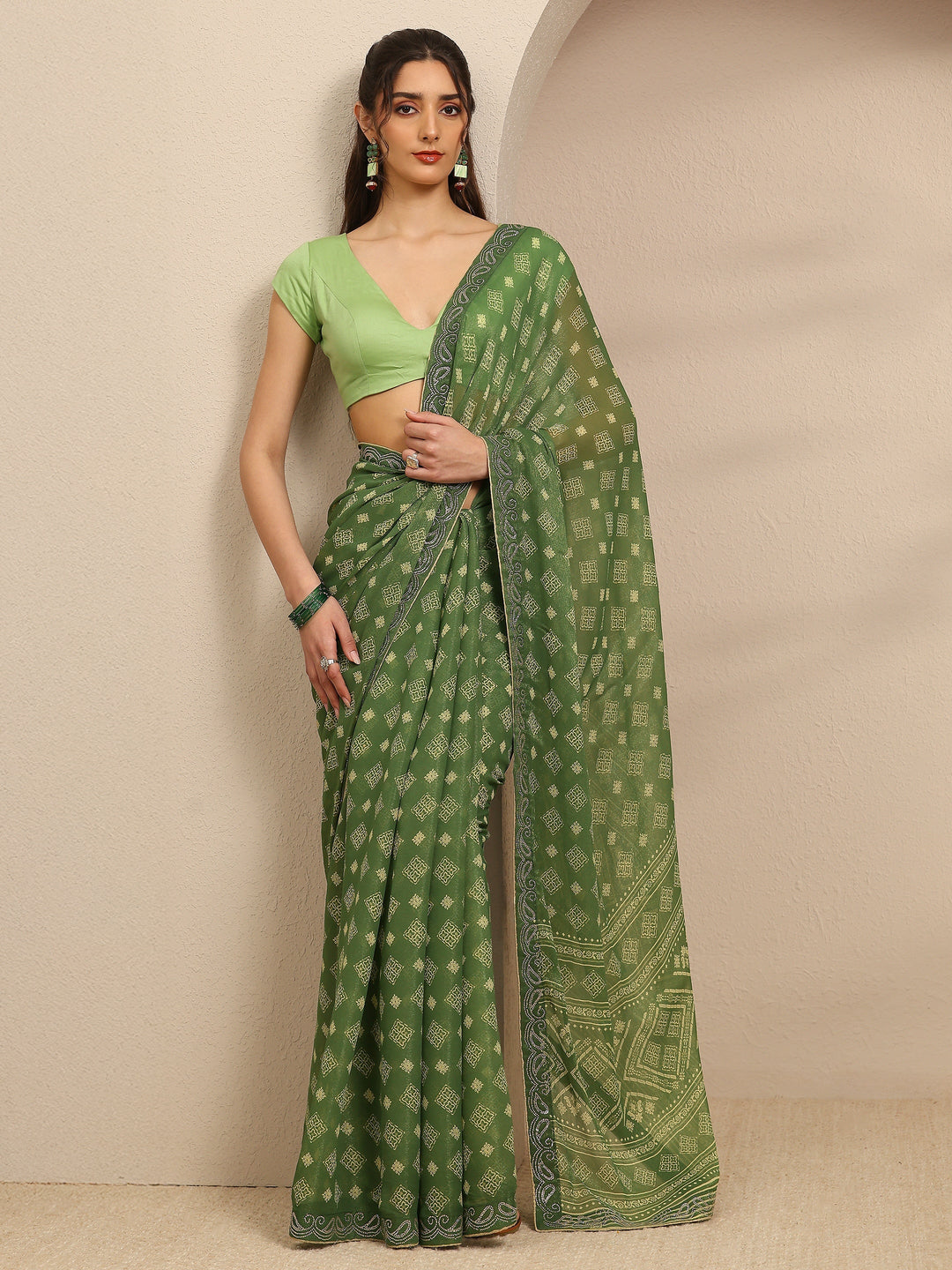 Green Ethnic Motifs Printed Silk Blend Saree With Unstitched Blouse Piece