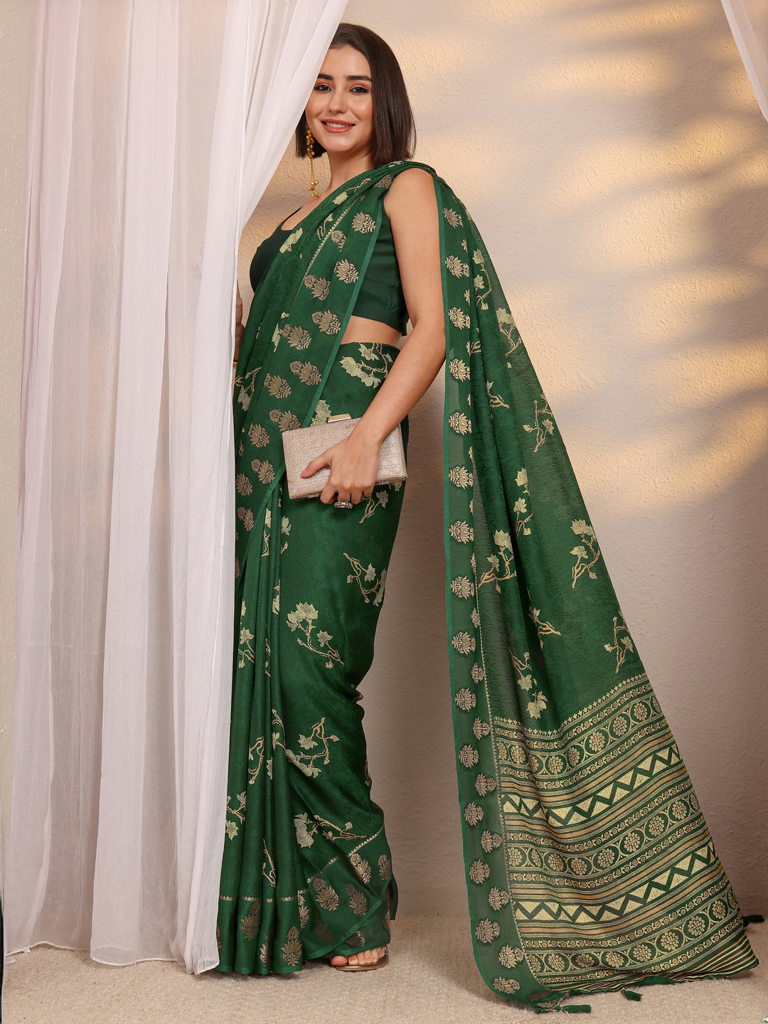 Green Floral Print Jacquard  Silk Blend Saree 
With Unstitched Blouse Piece