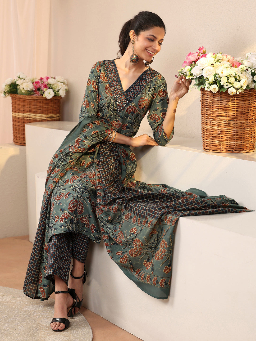 Green Floral Printed Cotton Blend Straight Suit Set