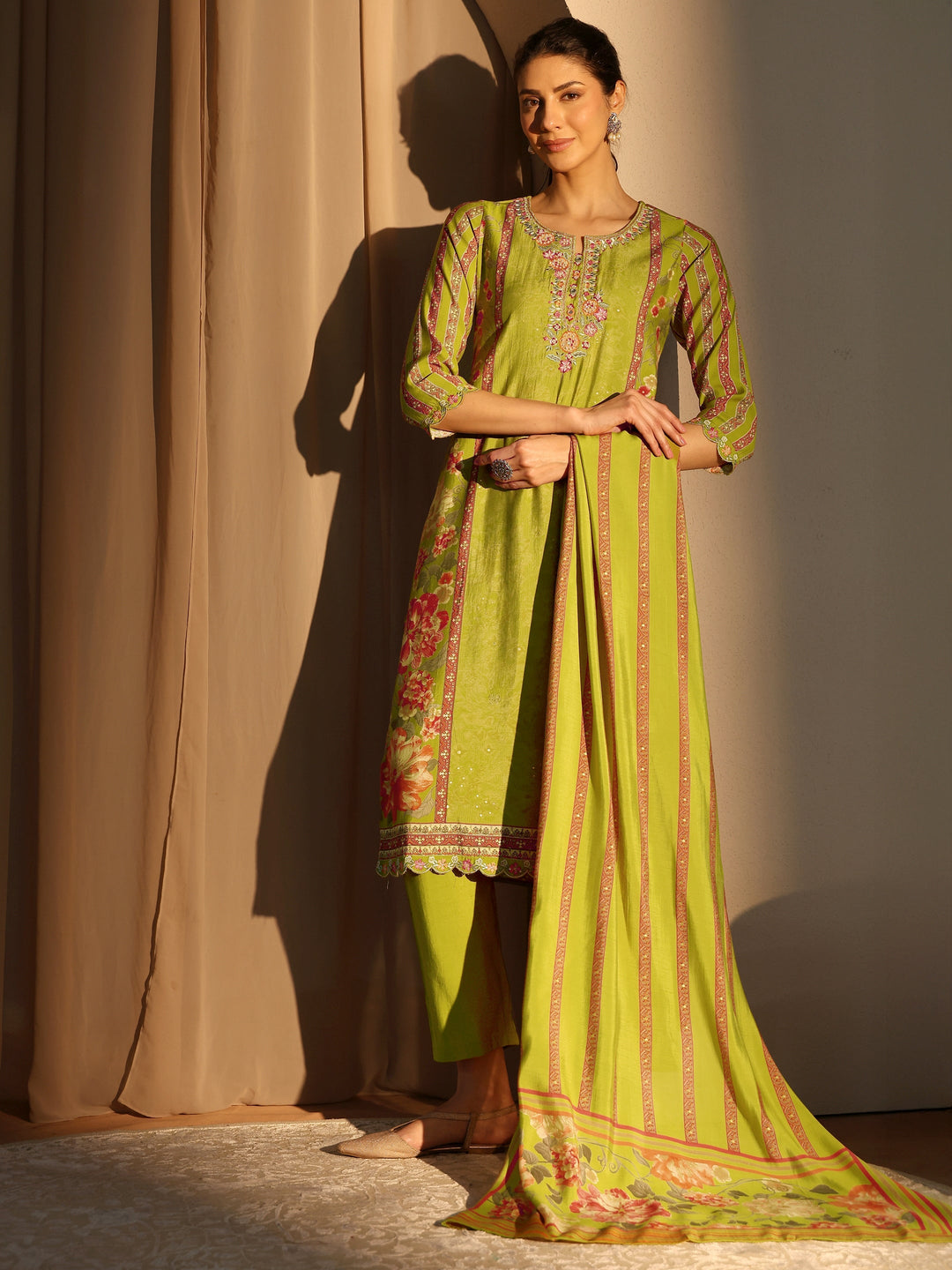 Green Floral Printed Crepe Straight Suit Set With Dupatta