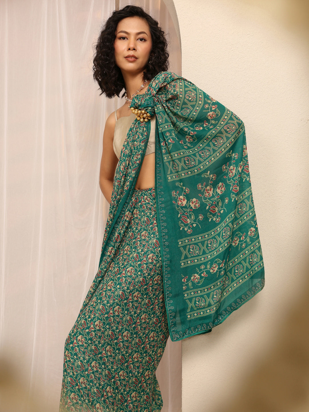 Green Floral Printed Silk Blend Saree With Unstitched Blouse Piece