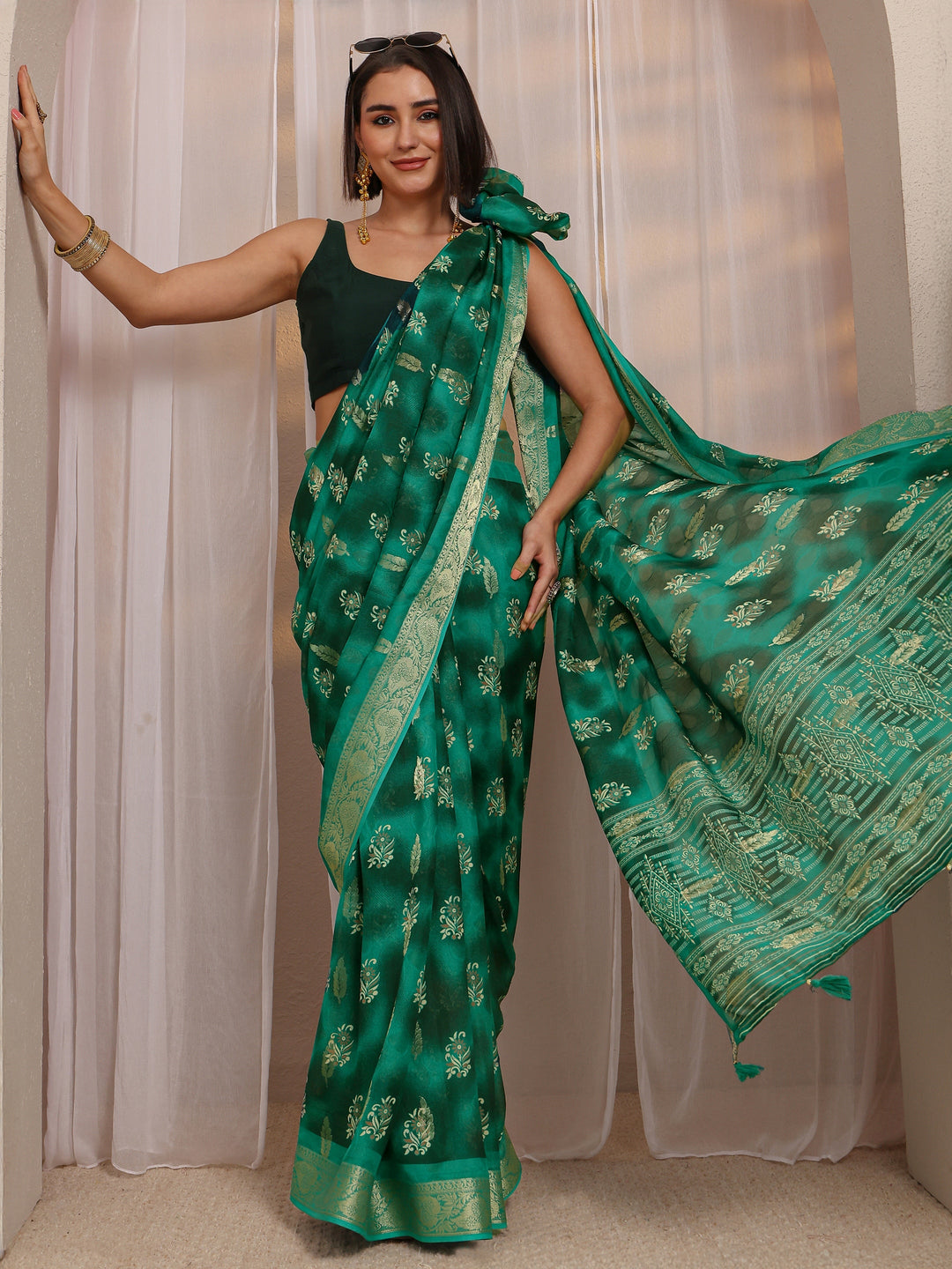 Green Floral Printed Silk Blend Saree 
With Unstitched Blouse Piece