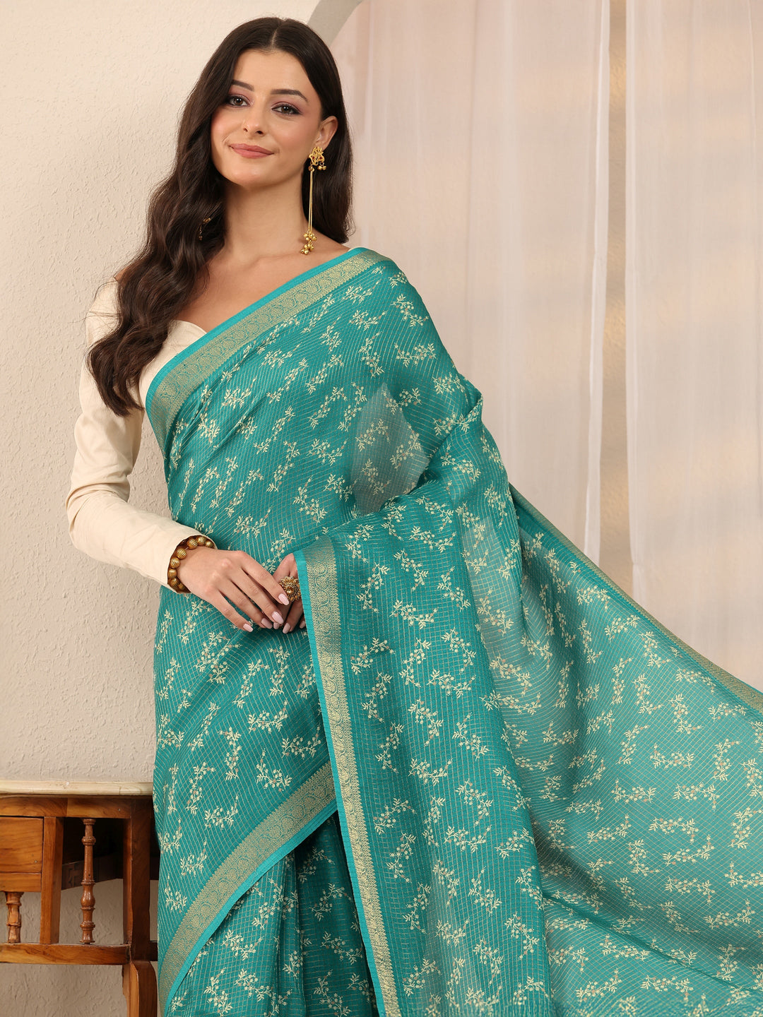 Green Floral Printed Silk Blend Saree 
With Unstitched Blouse Piece