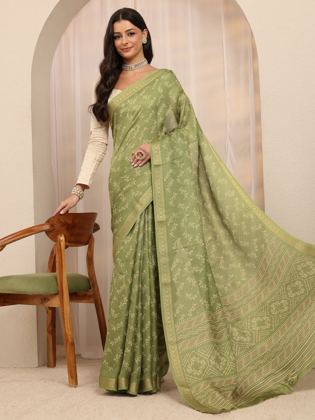 Green Floral Printed Silk Blend Saree 
With Unstitched Blouse Piece
