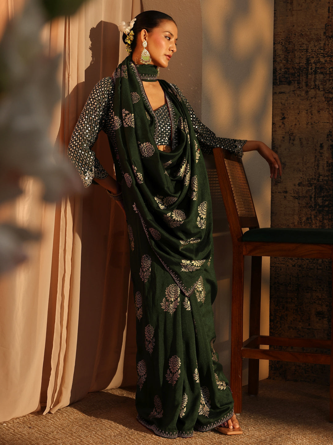 Green Floral Printed Silk Blend Saree With Unstitched Blouse Piece