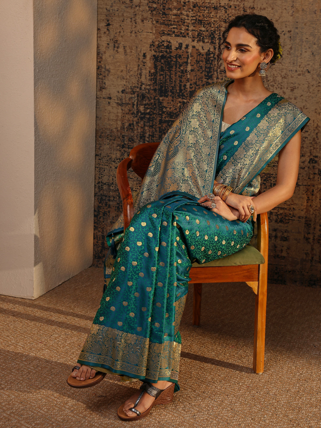Green Floral Woven Design Silk Blend Saree With Unstitched Blouse Piece