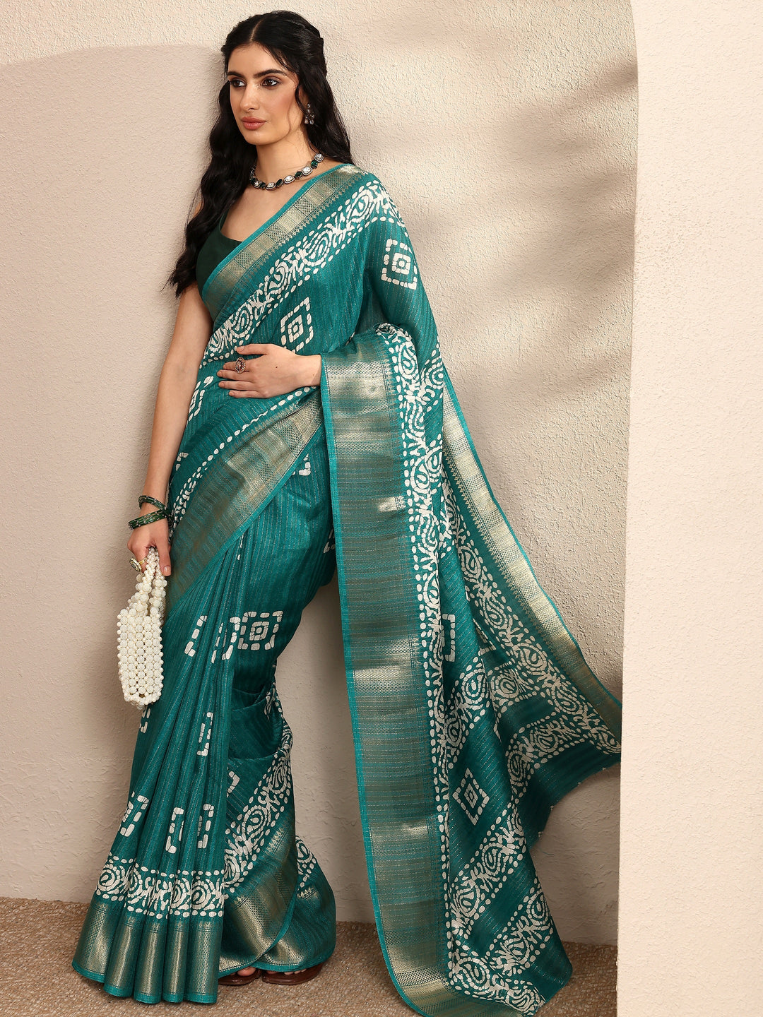 Green Geometric Printed Silk Blend Saree With Unstitched Blouse Piece