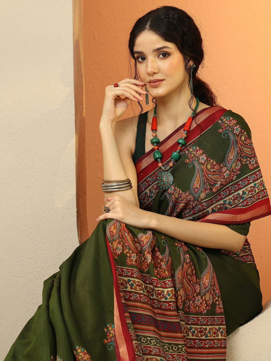 Green Paisley Printed Silk Blend Saree With Unstitched Blouse Piece