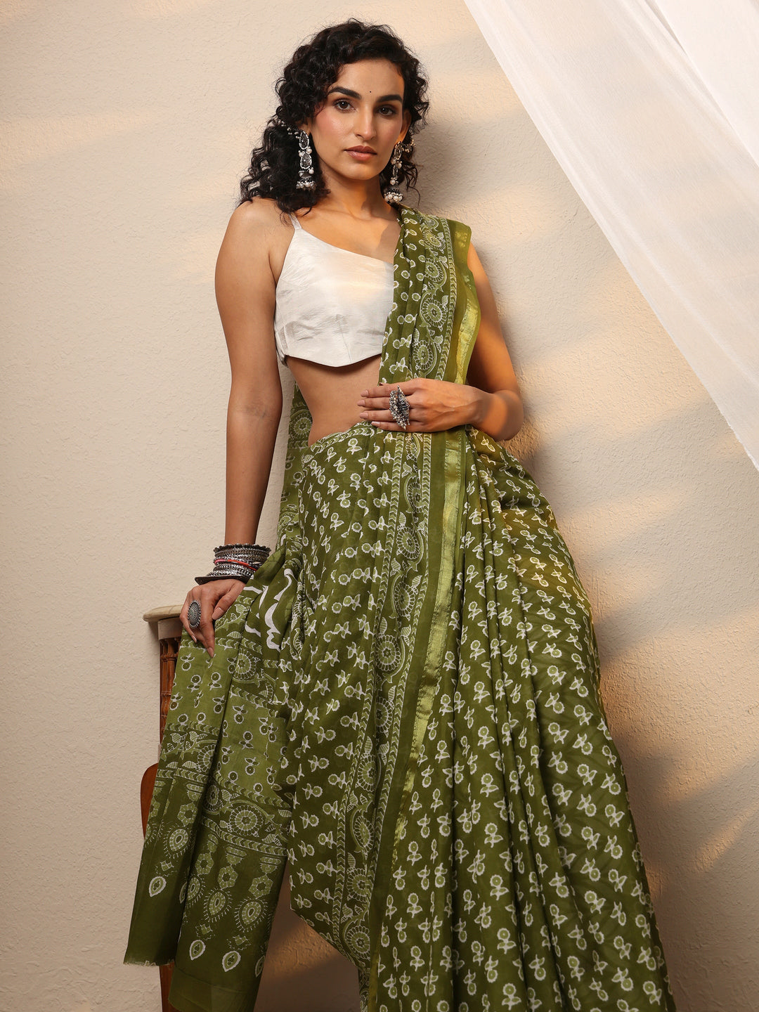 Green Printed Cotton Blend Saree With Unstitched Blouse Piece