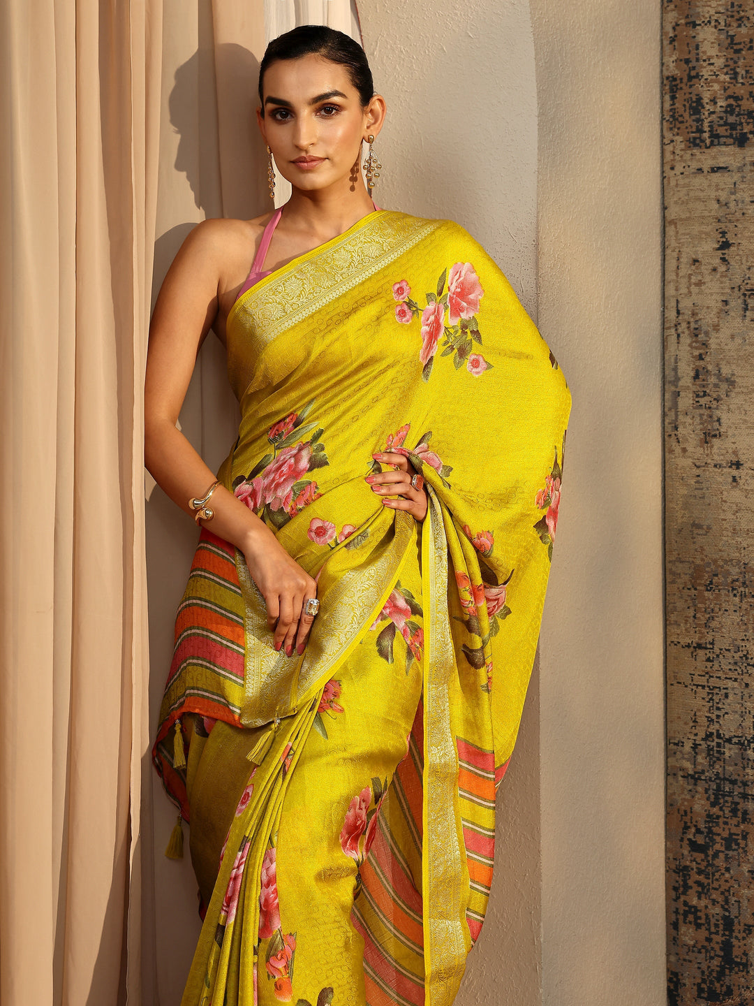 Green Printed Silk Blend Saree With Unstitched Blouse Piece