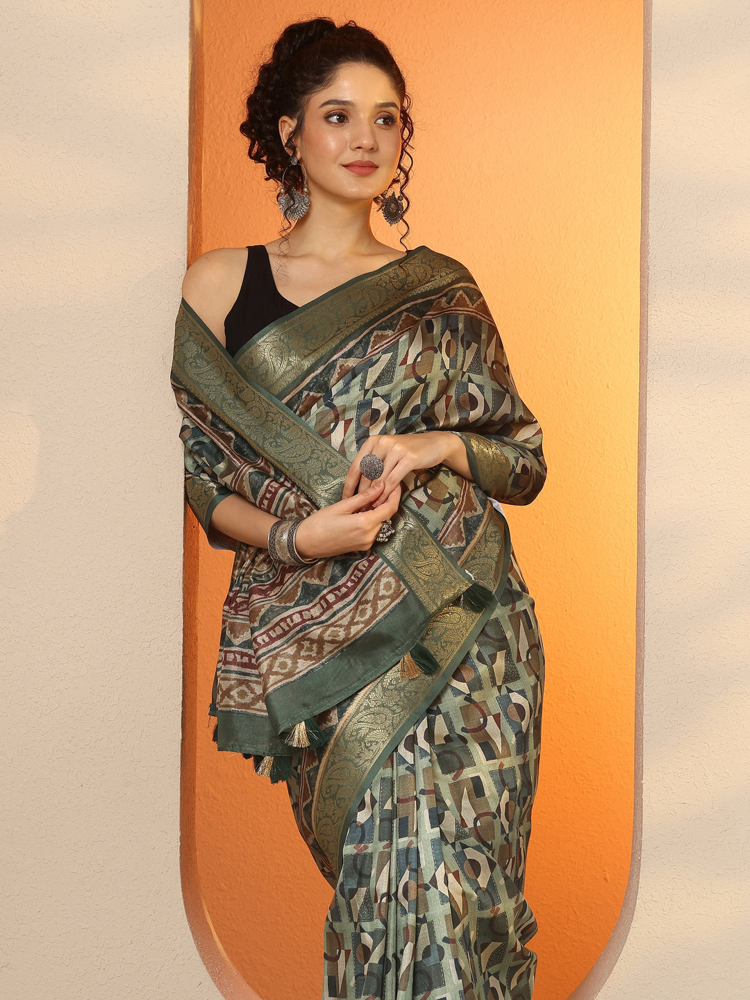 Green Printed Silk Blend Saree With Unstitched Blouse Piece