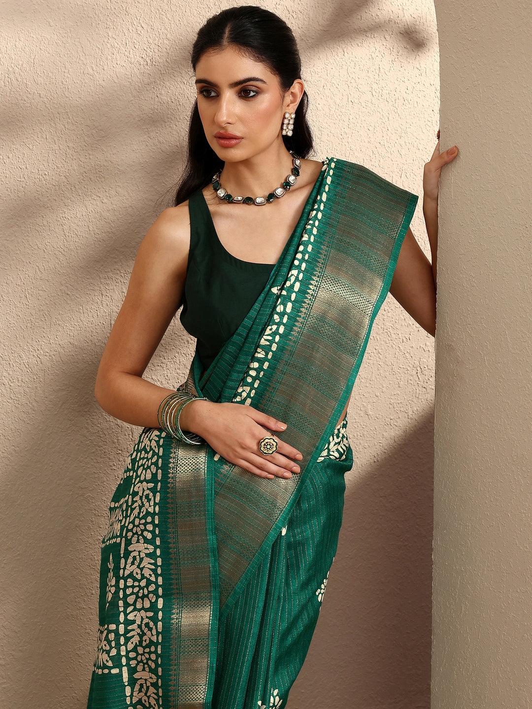 Green Printed Silk Blend Saree With Unstitched Blouse Piece