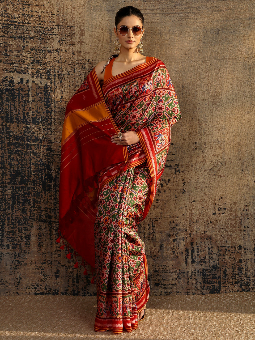 Green Printed Silk Saree With Unstitched Blouse Piece
