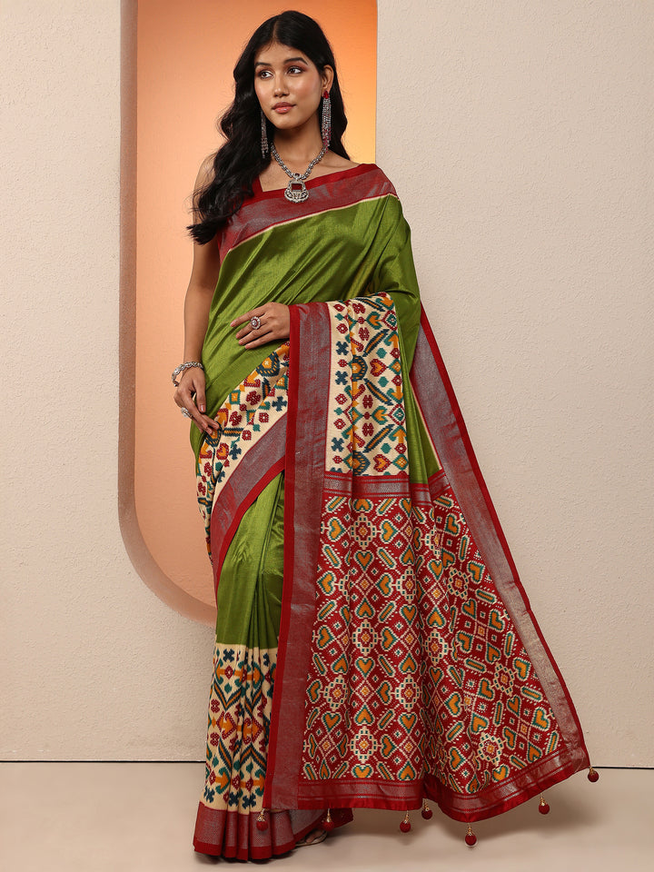 Green Solid Silk Blend Saree With Unstitched Blouse Piece