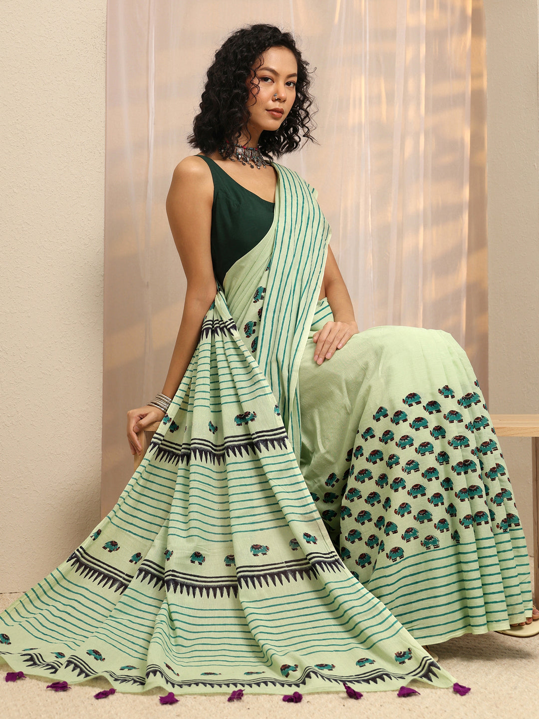 Green Tribal Printed Cotton Blend Saree With Unstitched Blouse Piece