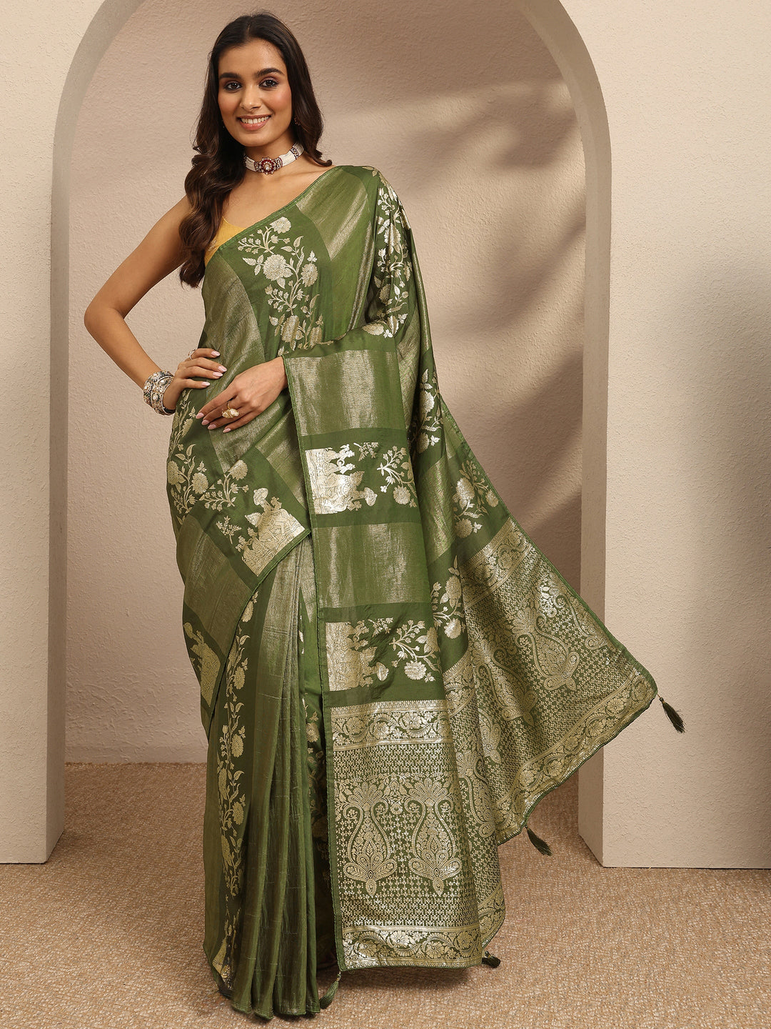 Green Woven Design Banarsi Silk Blend Saree With Unstitched Blouse Piece