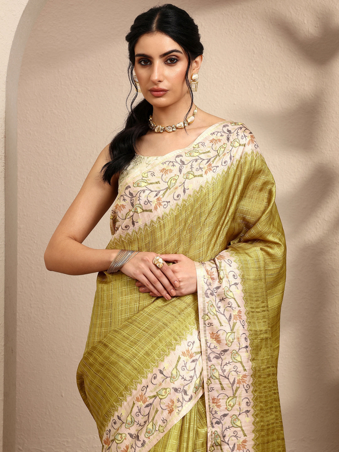 Green Woven Design Banarsi Silk Blend Saree With Unstitched Blouse Piece