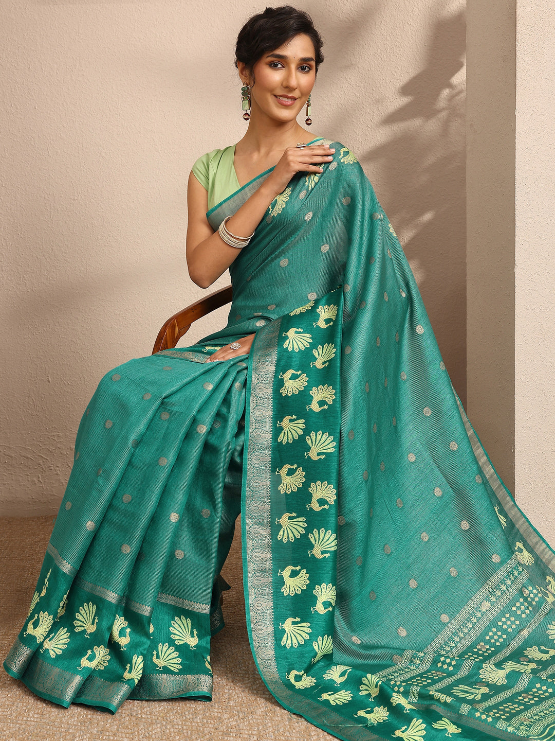 Green Woven Design Banarsi Silk Blend Saree With Unstitched Blouse Piece