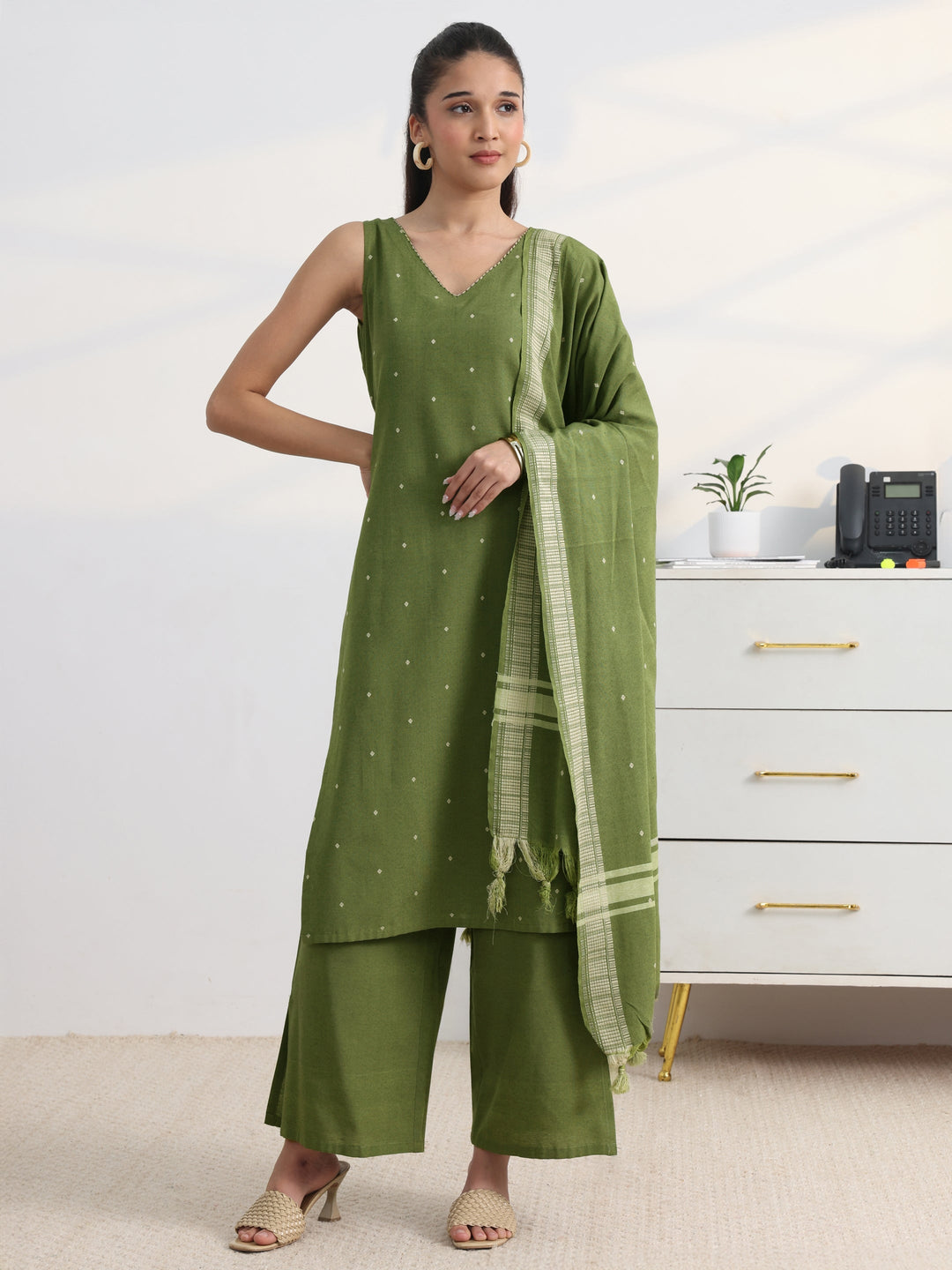 Green Woven Design Cotton Blend Straight Suit Set With Dupatta