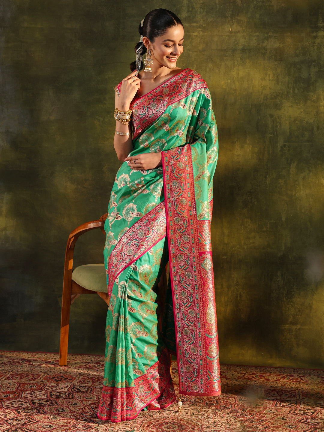 Green Woven Design Silk Blend Banarasi Saree With Unstitched Blouse Piece
