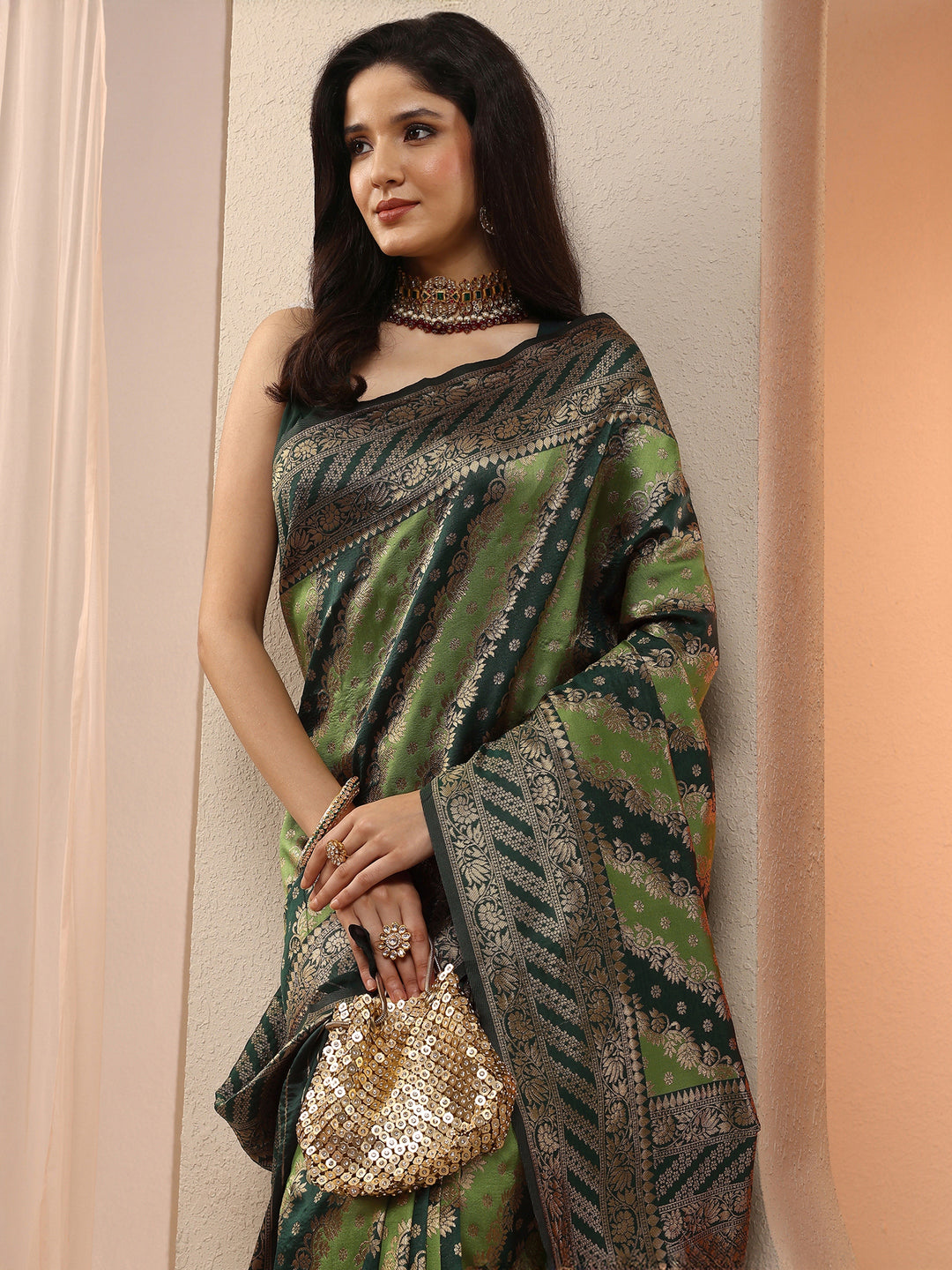 Green Woven Design Silk Blend Saree With Unstitched Blouse Piece
