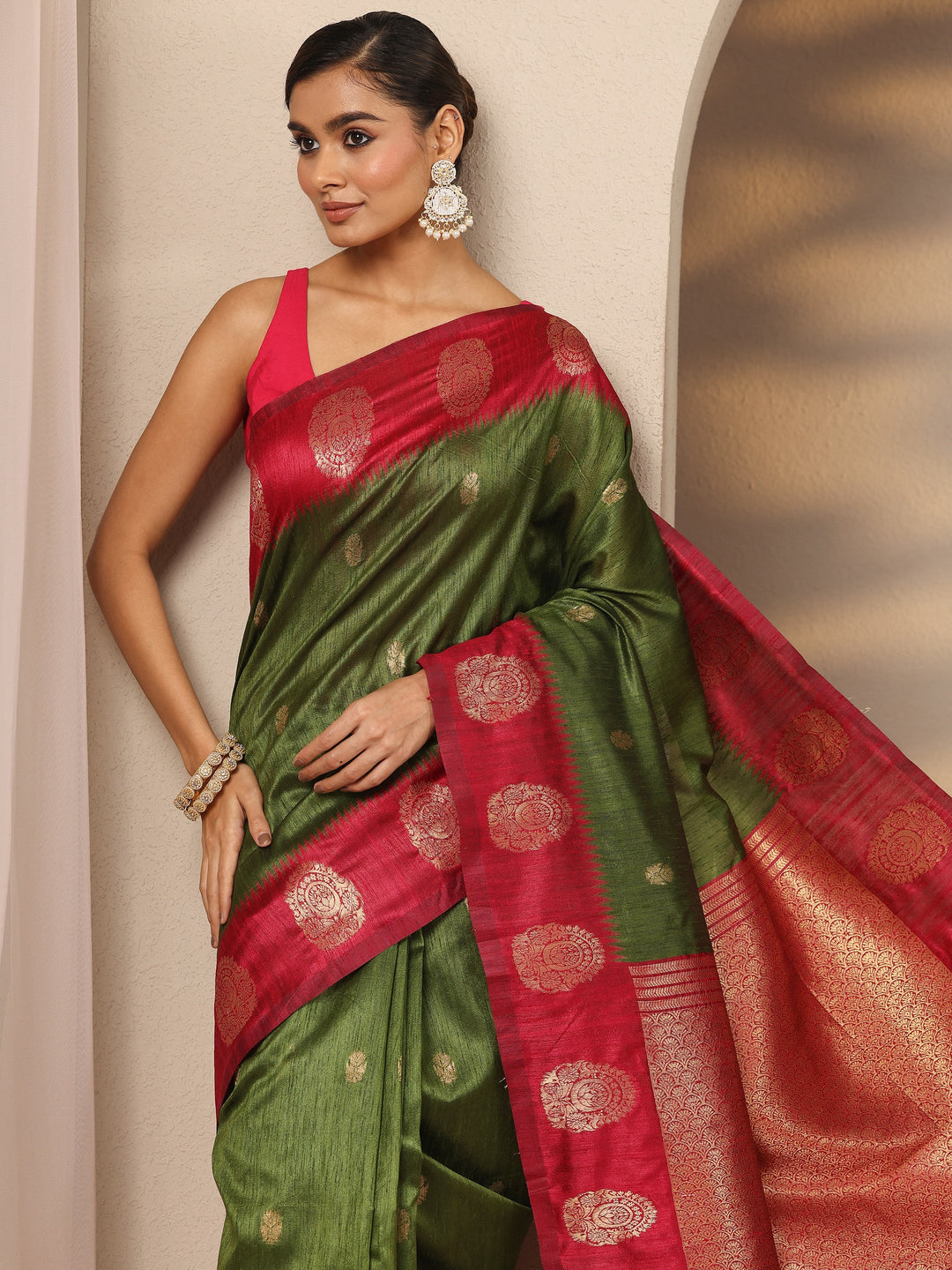 Green Woven Design Silk Blend Saree With Unstitched Blouse Piece