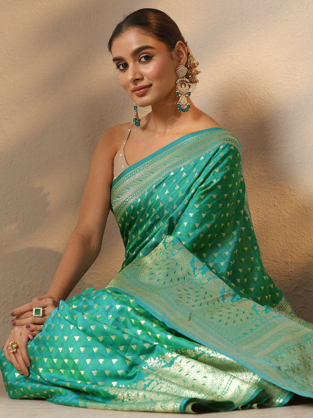 Green Woven Design Silk Blend Saree With Unstitched Blouse Piece