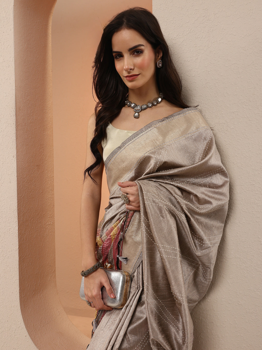 Grey Embellished Silk Blend Saree With Unstitched Blouse Piece