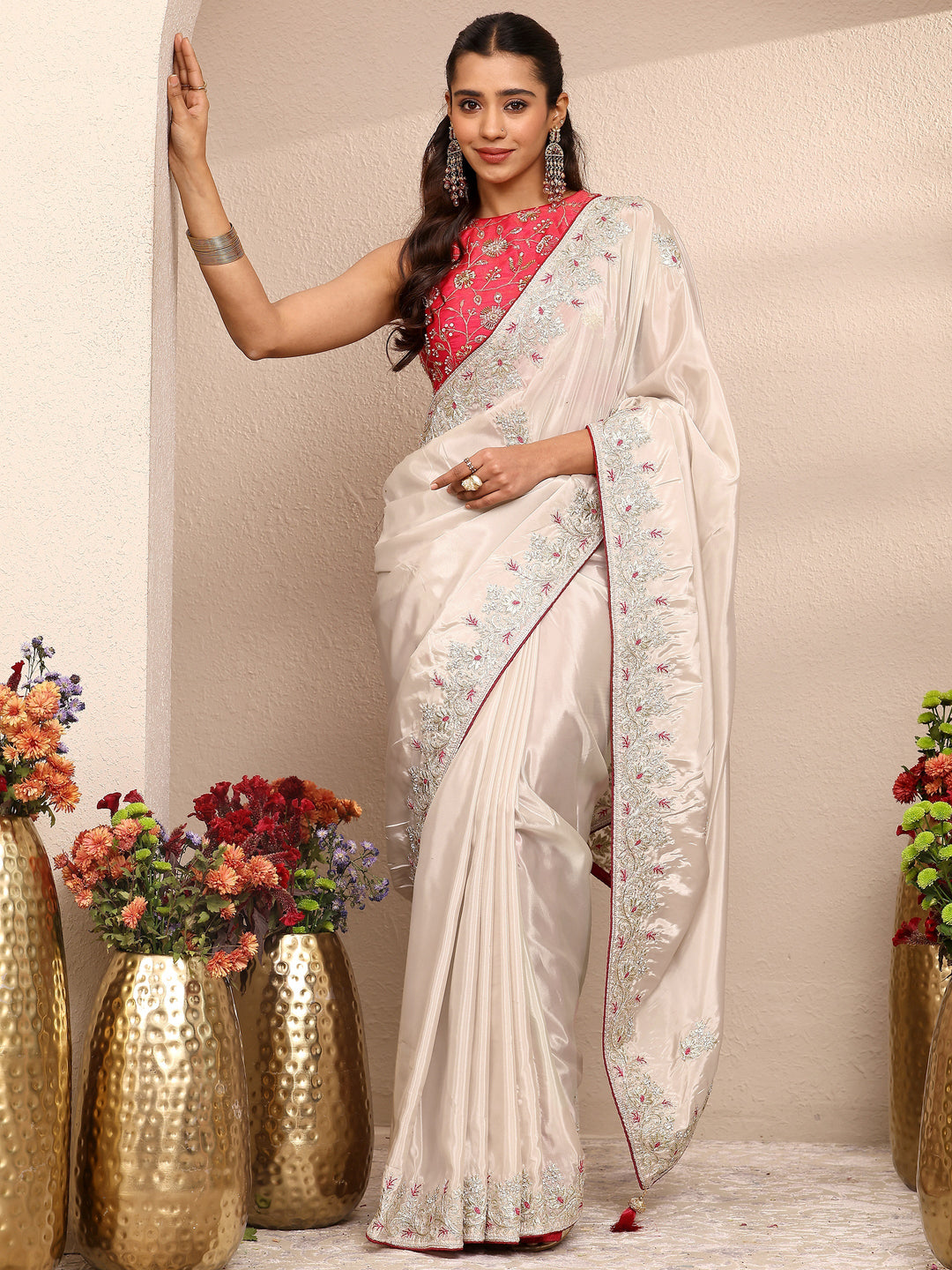 Grey Embroidered Silk Blend Saree With Unstitched Blouse Piece