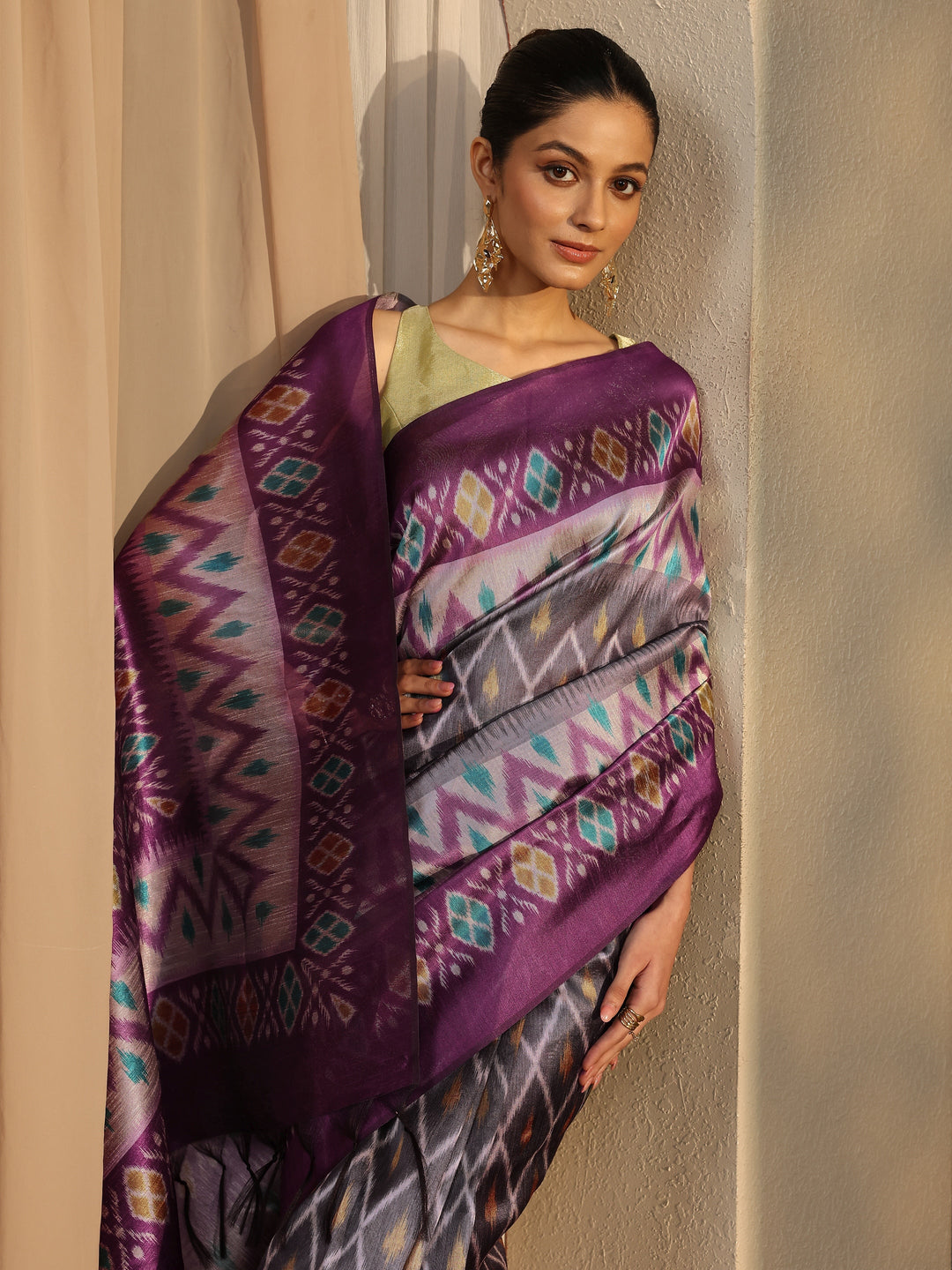 Grey Printed Silk Saree With Unstitched Blouse Piece