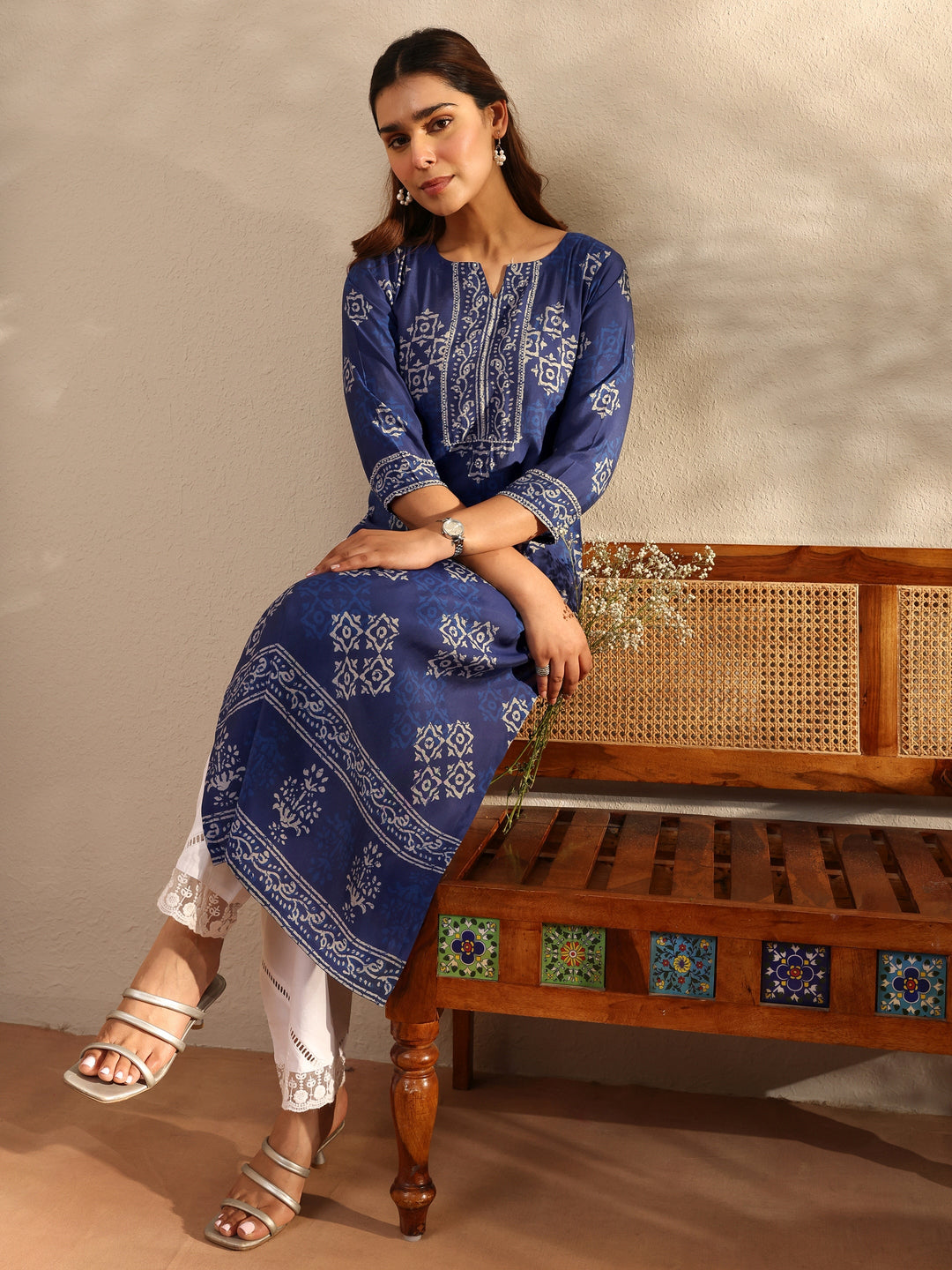 Indigo Ethnic Motif Printed Silk Blend Straight Kurta