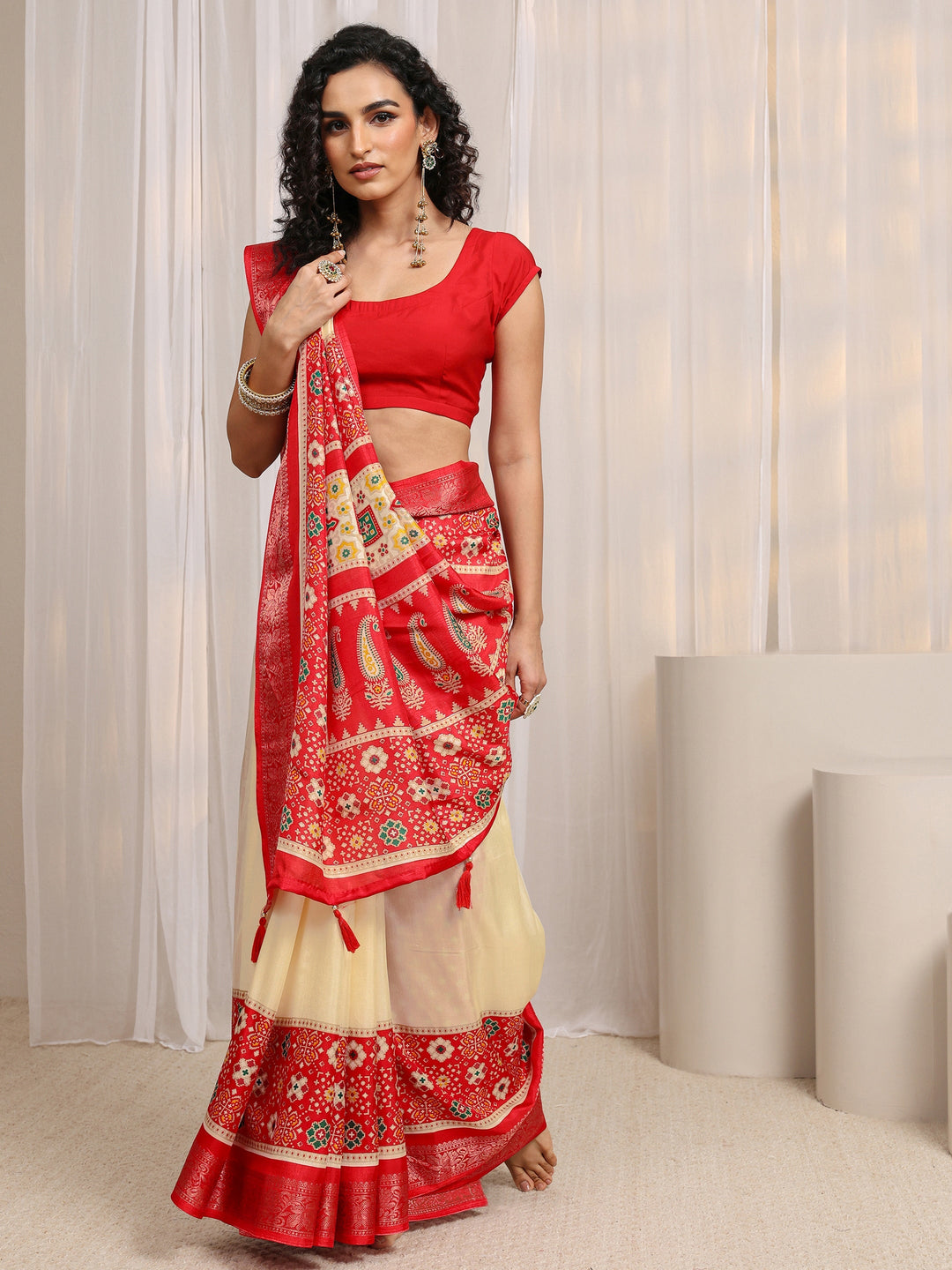 Ivory Ethnic Motif Printed Silk Blend Saree 
With Unstitched Blouse Piece