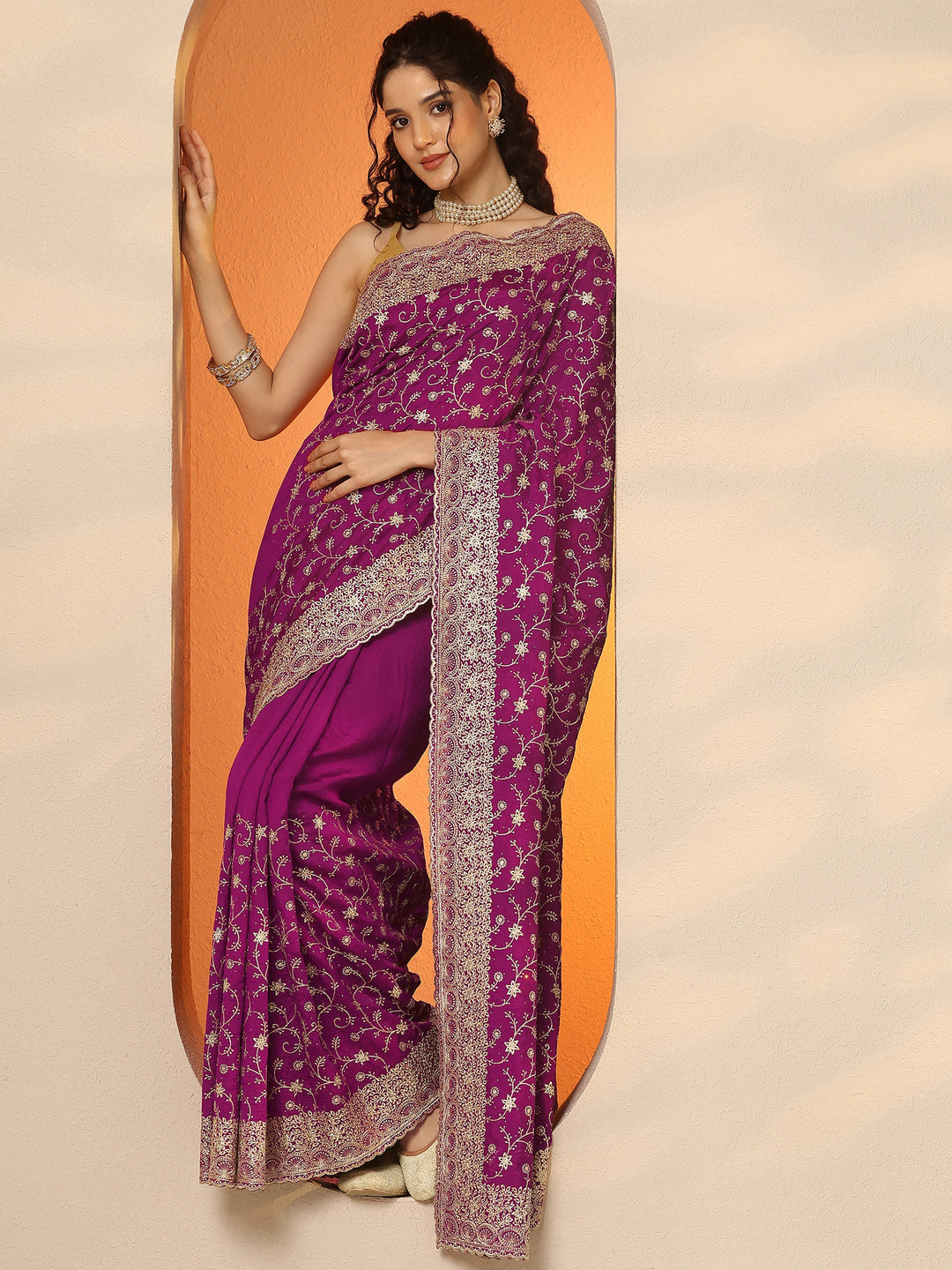 Magenta Embellished Silk Blend Saree With Unstitched Blouse Piece