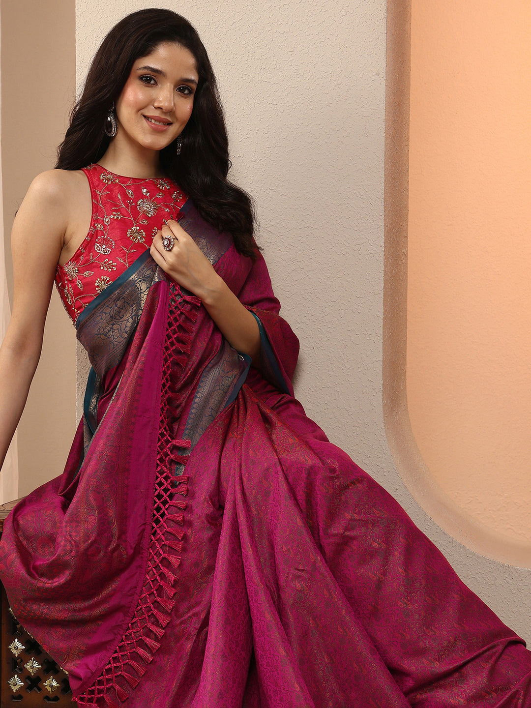 Magenta Woven Design Silk Blend Saree With Unstitched Blouse Piece
