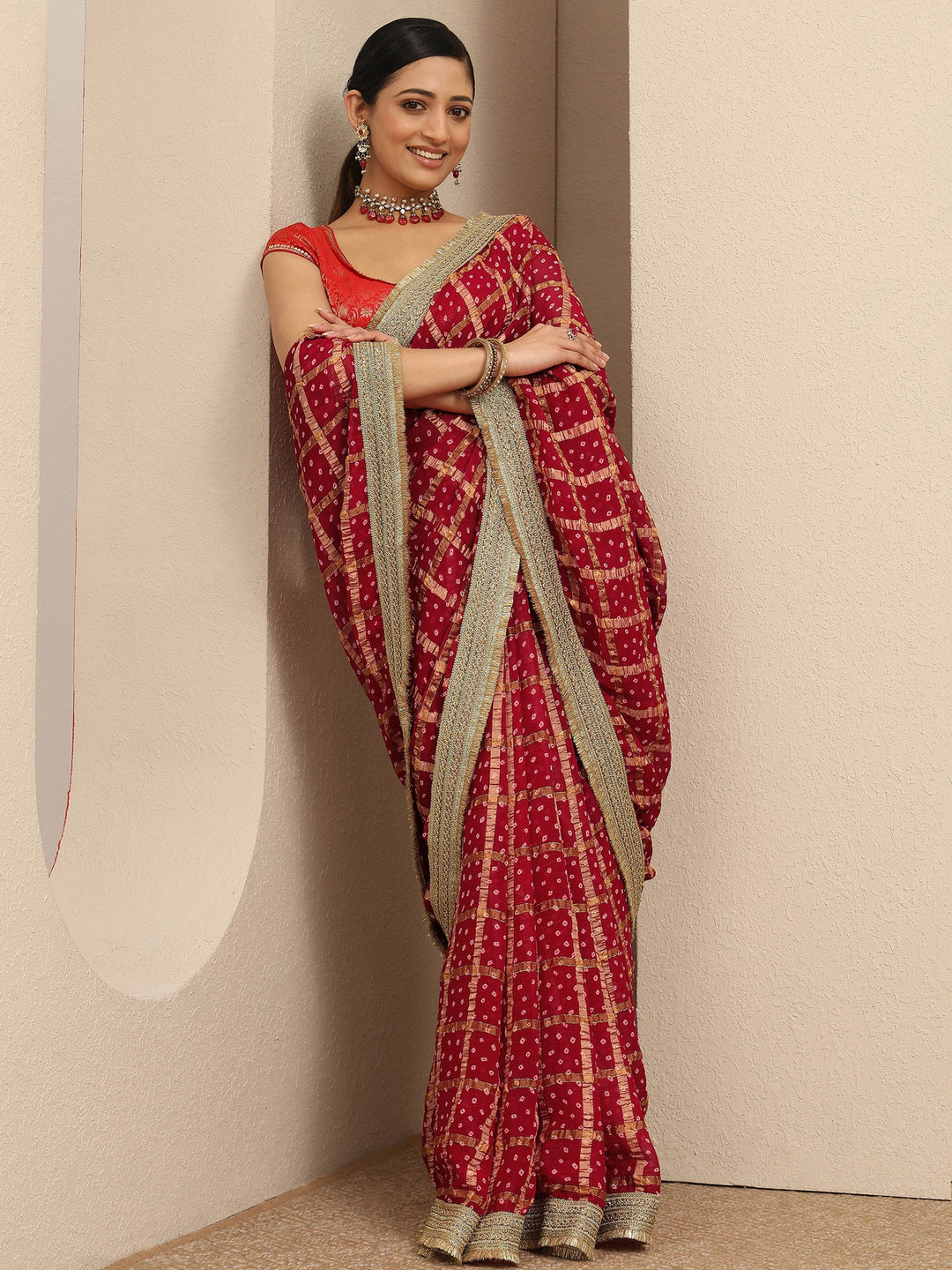 Maroon Bandhani Printed Silk Blend Saree With Unstitched Blouse Piece