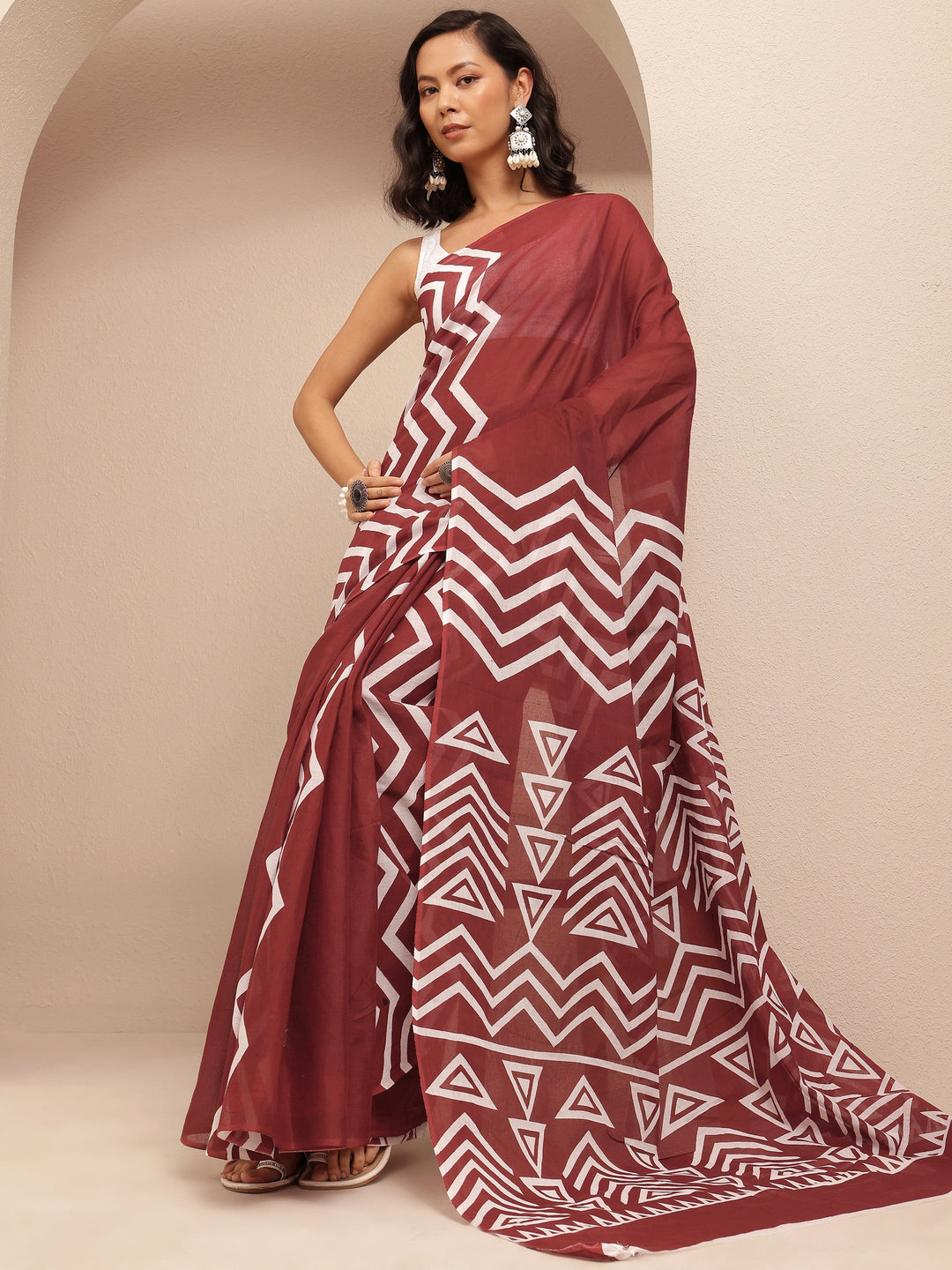 Maroon Geometric Printed Cotton Saree With Unstitched Blouse Piece