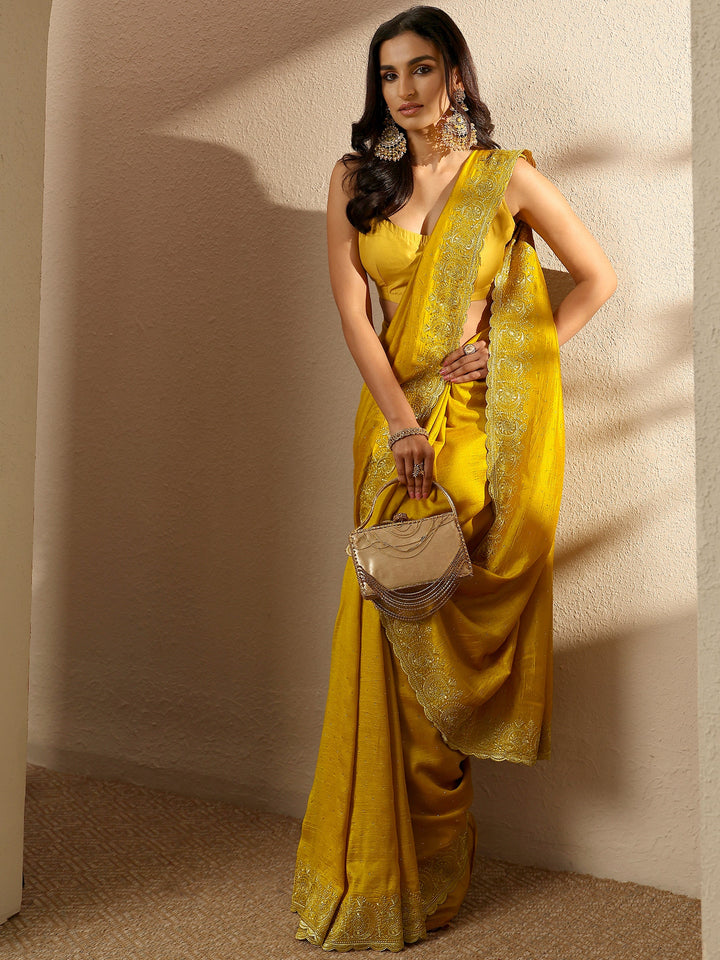 Mustard Embellished Silk Blend Saree With Unstitched Blouse Piece