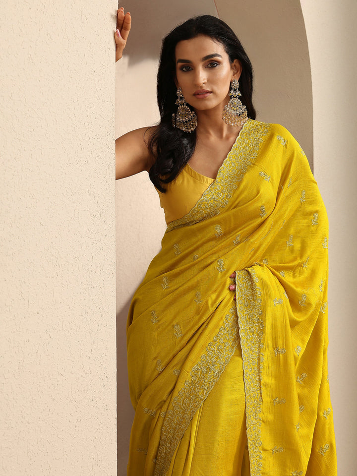 Mustard Embellished Silk Blend Saree With Unstitched Blouse Piece