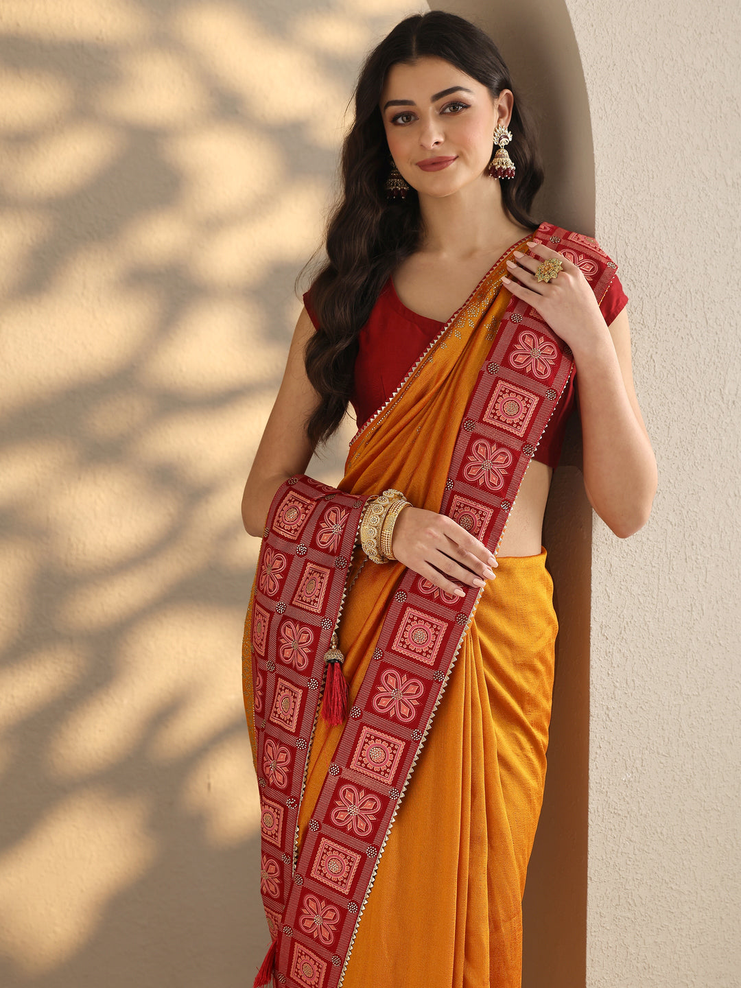 Mustard Embellished Silk Blend Saree With Unstitched Blouse Piece