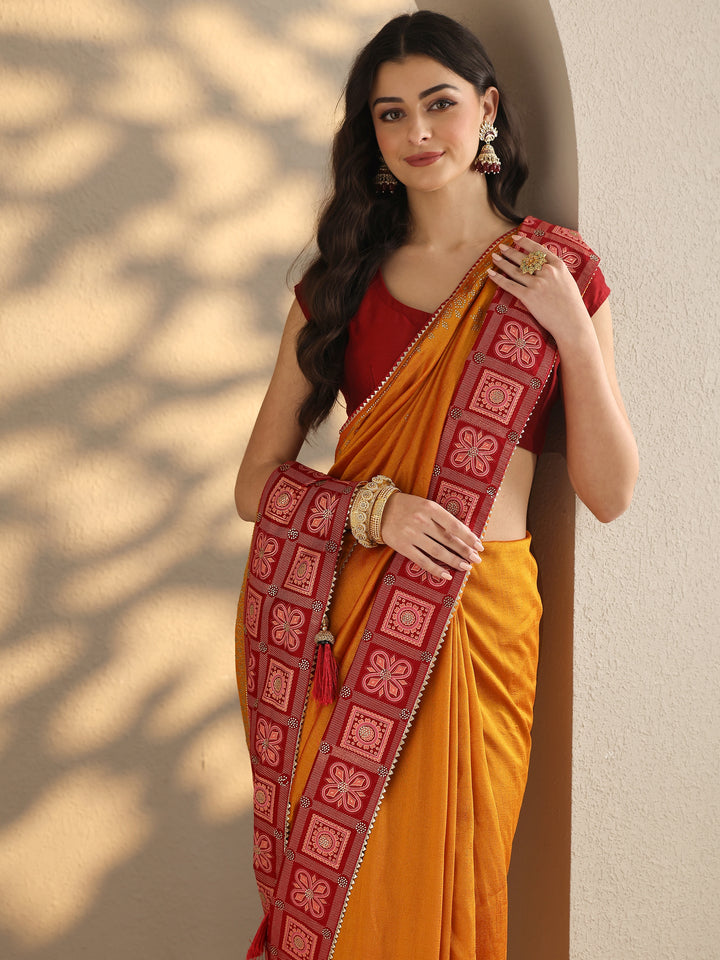 Mustard Embellished Silk Blend Saree With Unstitched Blouse Piece