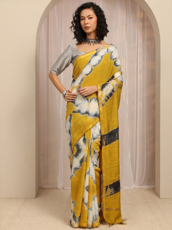 Mustard Geometric Printed Cotton Blend Saree With Unstitched Blouse Piece