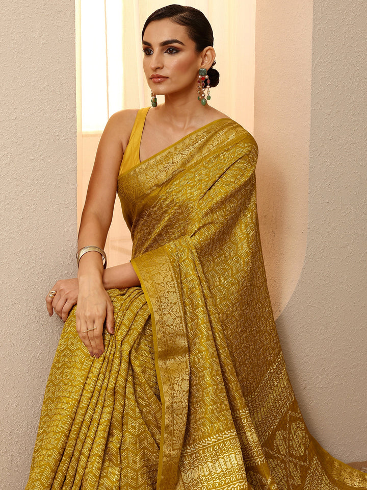 Mustard Geometric Printed Silk Blend Saree With Unstitched Blouse Piece