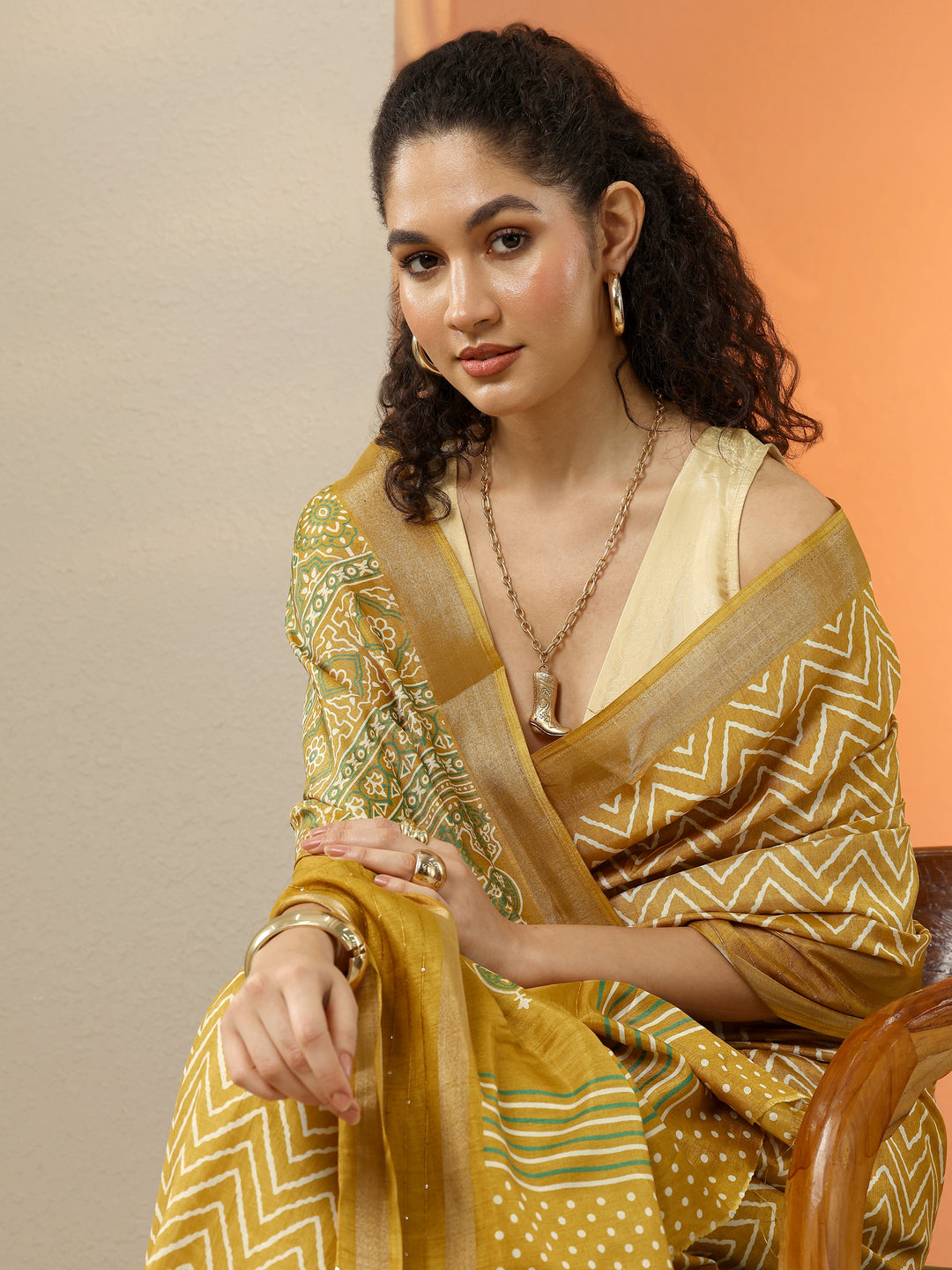 Mustard Leheriya Printed Silk Blend Saree With Unstitched Blouse Piece