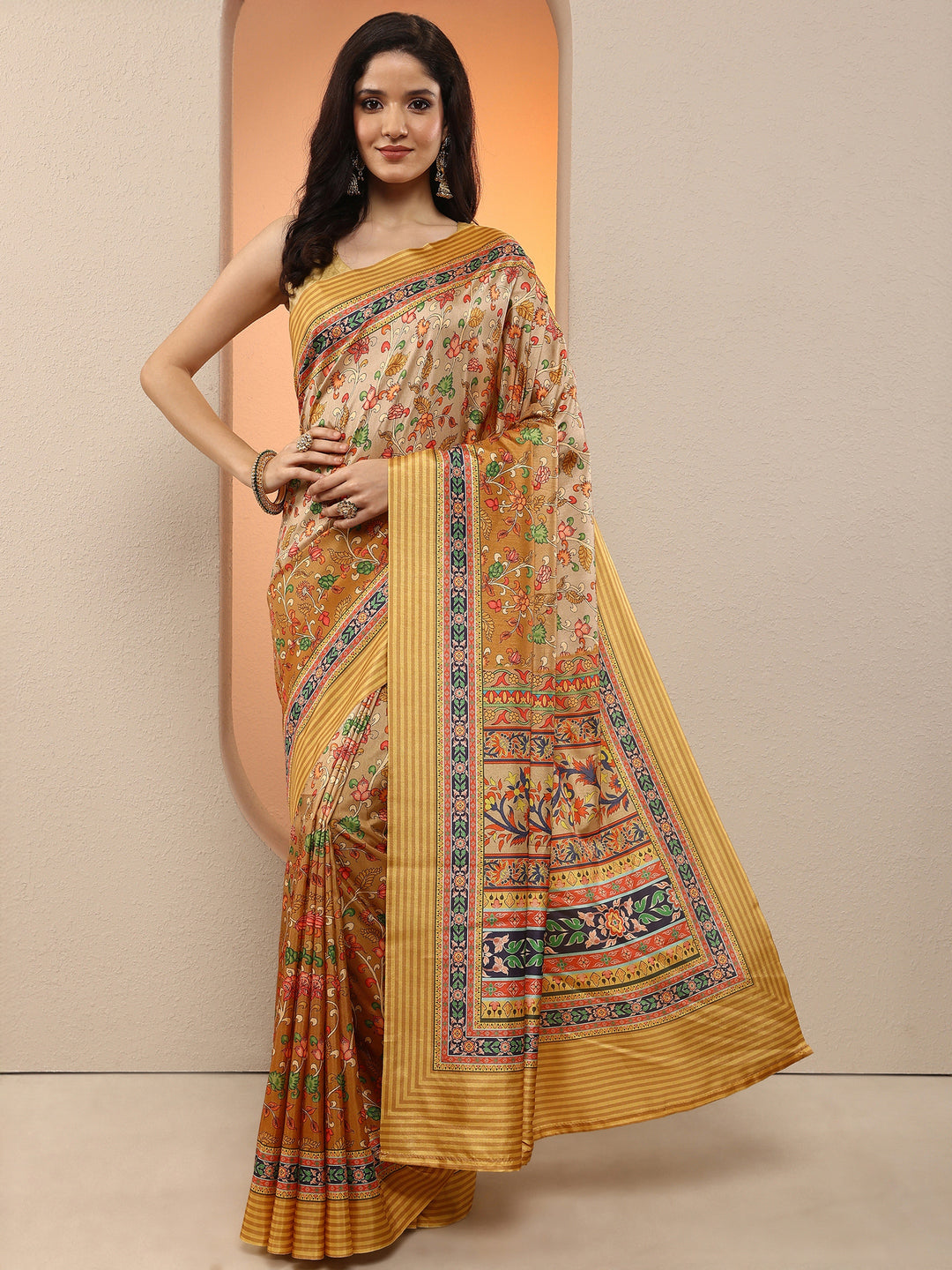 Mustard Printed Silk Blend Saree With Unstitched Blouse Piece